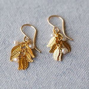 🆕 PEARL AND LEAF CLUSTER EARRINGS